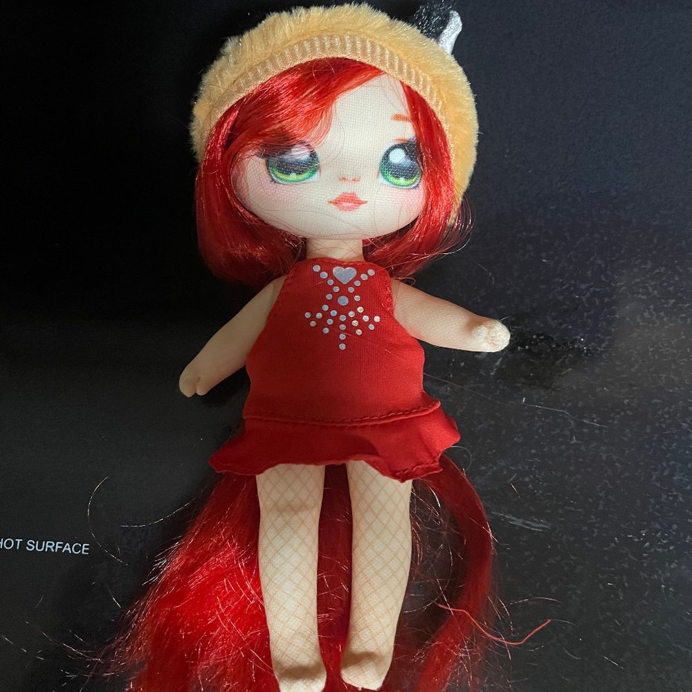 Na Na Na Surprise Foxy Roxie Doll Red Hair Series